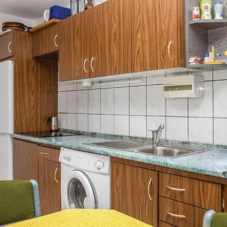 Nice In W/ 2 Bedrooms