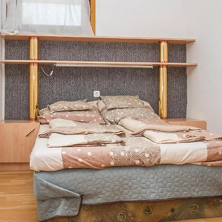 Nice In W/ 2 Bedrooms Nyaraló *